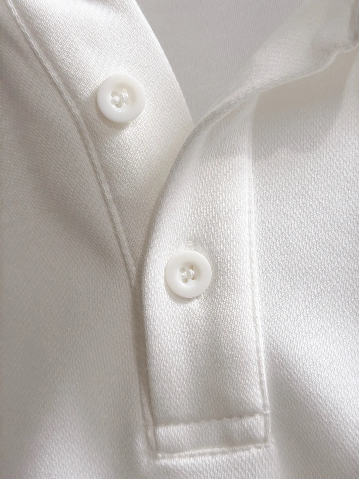 Balenciaga 2026 Long Sleeve Lapel Sweatshirt for Men and Women Same Style Many Stars Same Style, Top Original Version Feel Free to Compare🆚The fabric is custom-dyed and lightly sprayed and distressed. The fabric, material, and details are consistent with the original version. Special cotton and linen fabrics are used. The cost of the fabric is extremely expensive. It is twice as expensive as pure cotton materials. We will do our best at all costs. Three standards are complete. The comparison between non-market products and my fabrics is very different. Only the top version is made! Size: M-4XL